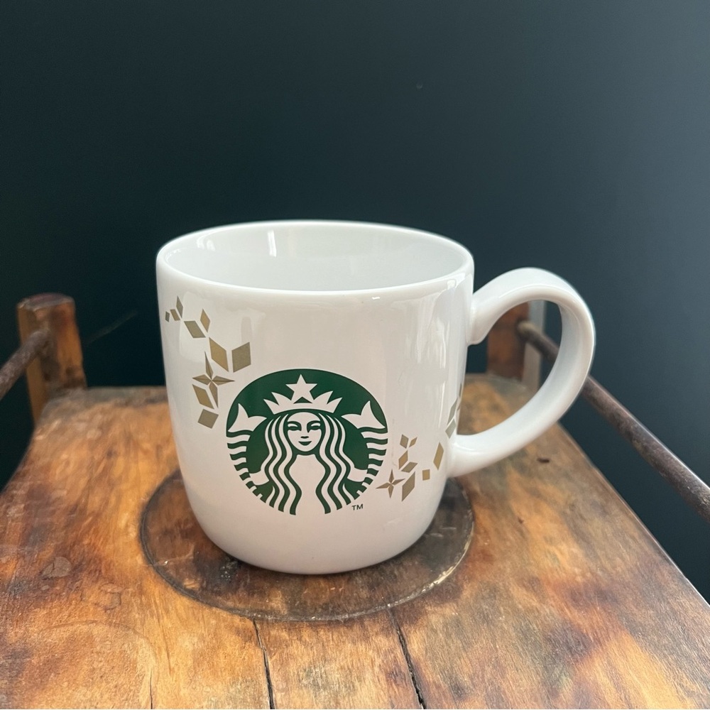 Starbucks 2013 Holiday Collection Coffee Cup Mug White 14 Ounce
